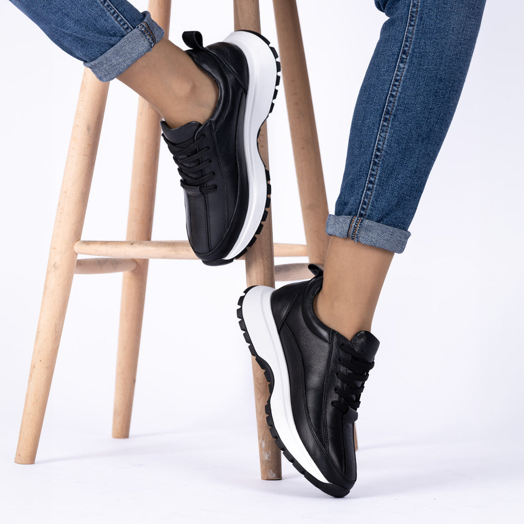 Arton Kadın Hakiki Deri Siyah Spor Ayakkabı