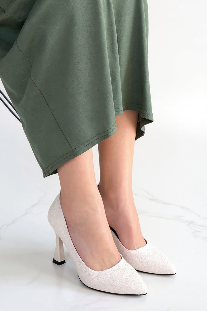 Merio Kadın Bej Baskılı Kapalı Burun Topuklu Ayakkabı