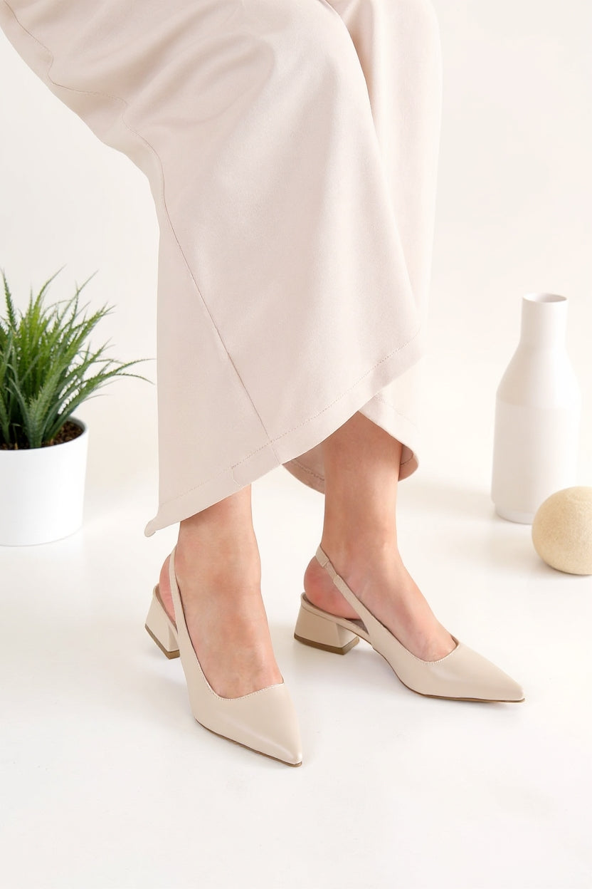 Morji Kadın Bej Kısa Topuklu Kapalı Burun Ayakkabı