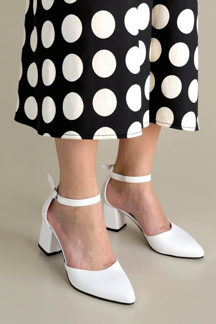 Mulen Kadın Beyaz Kemerli Orta Topuklu Ayakkabı
