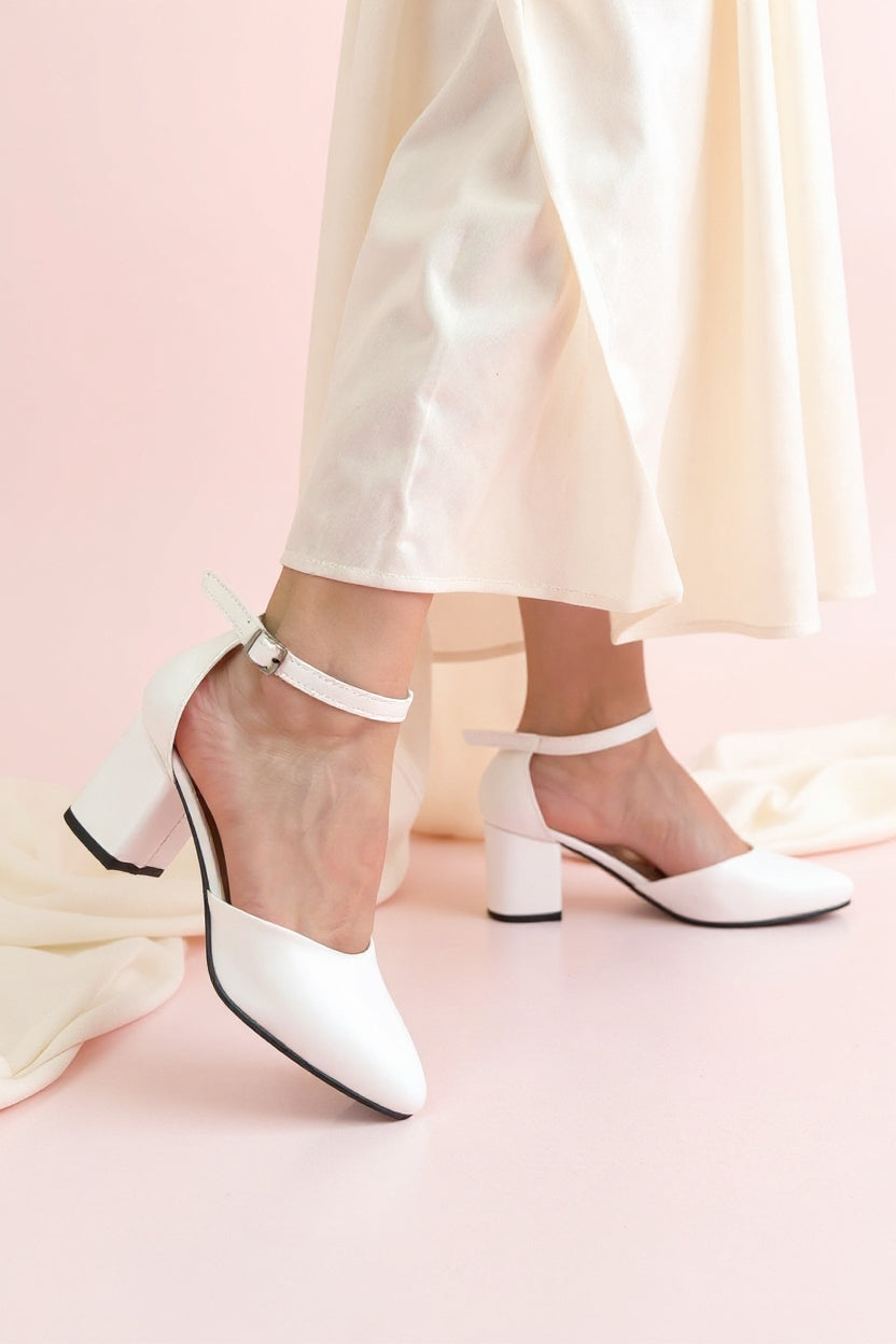 Mulen Kadın Beyaz Kemerli Orta Topuklu Ayakkabı