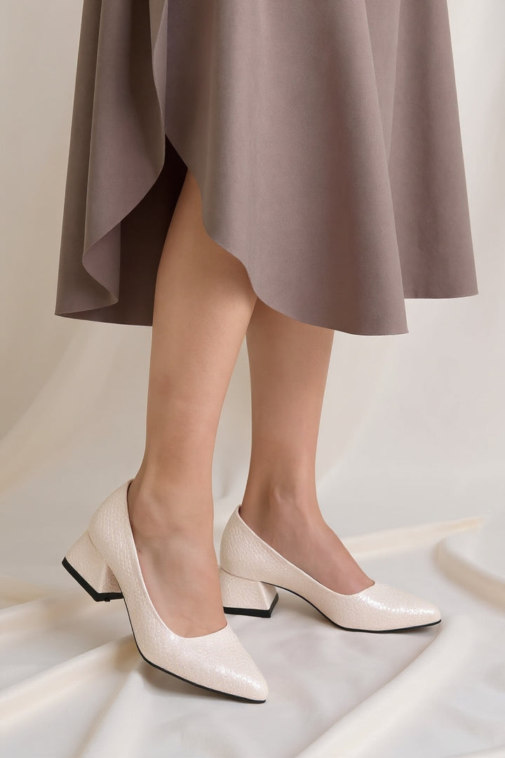 Nitya Kadın Bej Kroko Desenli Rugan Topuklu Ayakkabı