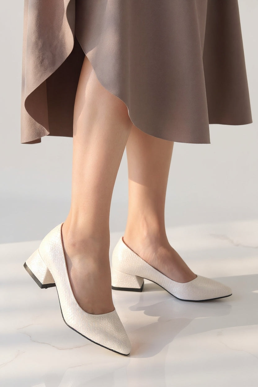 Nitya Kadın Bej Kroko Desenli Rugan Topuklu Ayakkabı