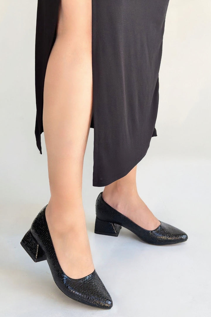 Nitya Kadın Siyah Kroko Desenli Rugan Topuklu Ayakkabı