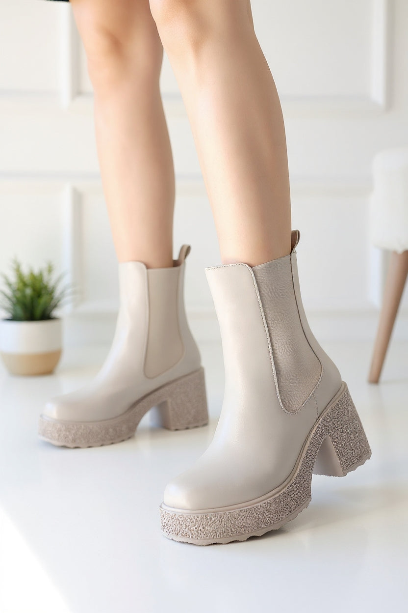 Paigo Kadın Bej Lastikli Topuklu Bot