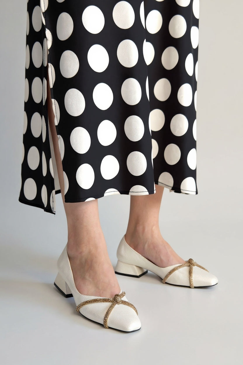 Pety Kadın Ten Taşlı Fiyonklu Kısa Topuklu Rugan Ayakkabı