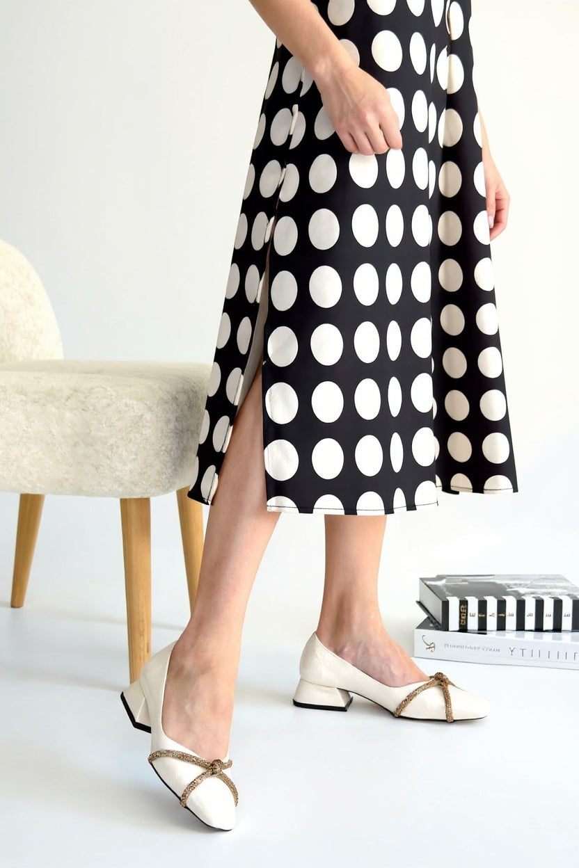 Pety Kadın Ten Taşlı Fiyonklu Kısa Topuklu Rugan Ayakkabı