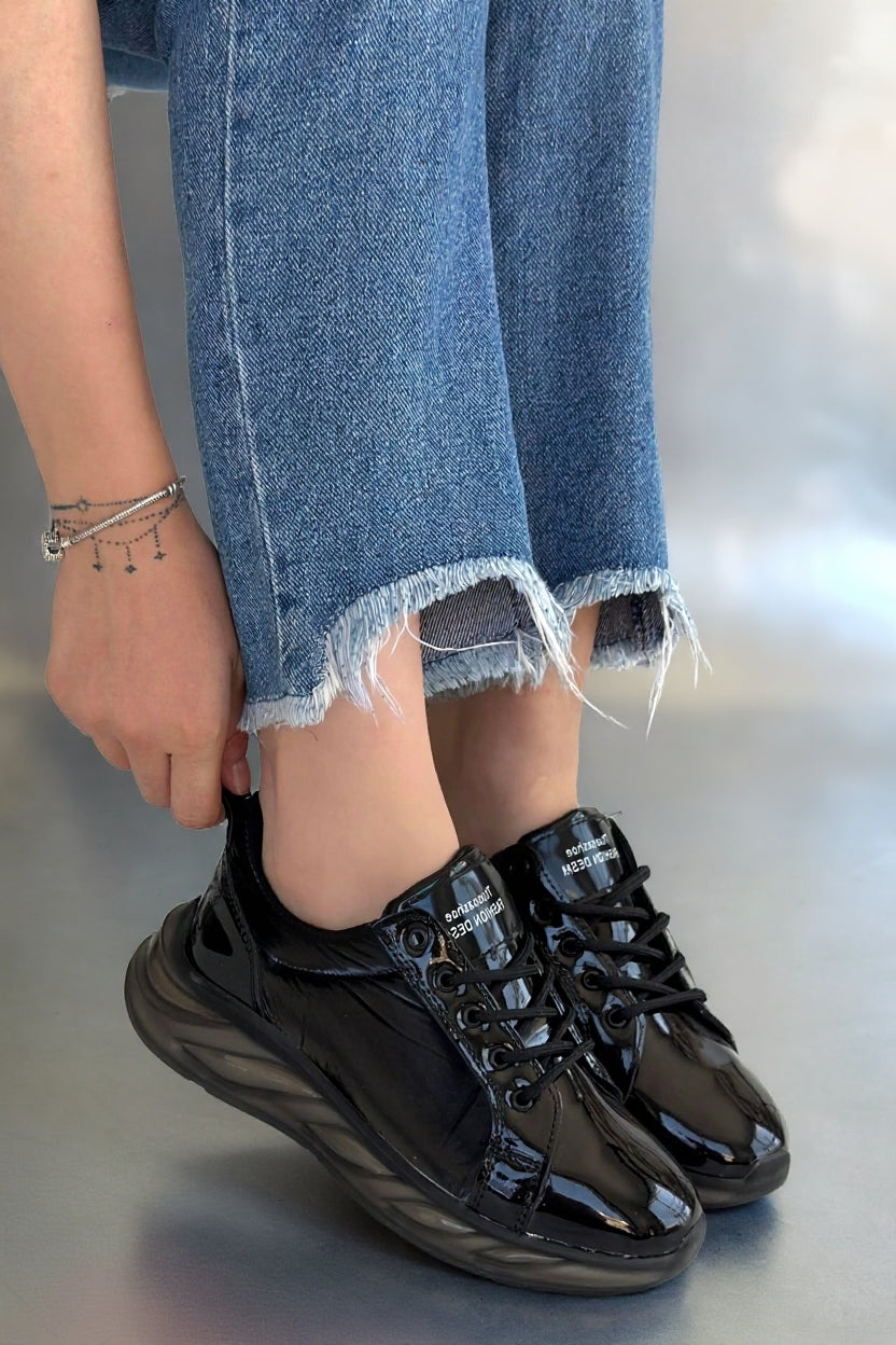 Piona Kadın Siyah Rugan Gri Tabanlı Bağcıklı Spor Ayakkabı