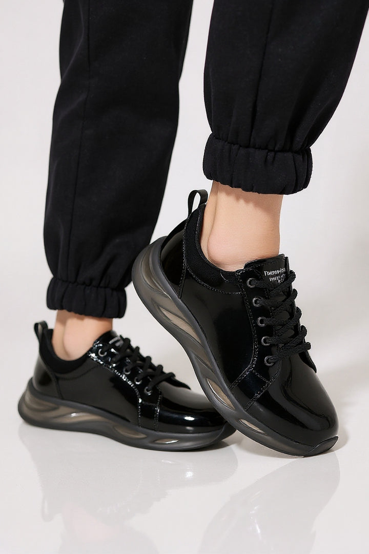 Piona Kadın Siyah Rugan Gri Tabanlı Bağcıklı Spor Ayakkabı