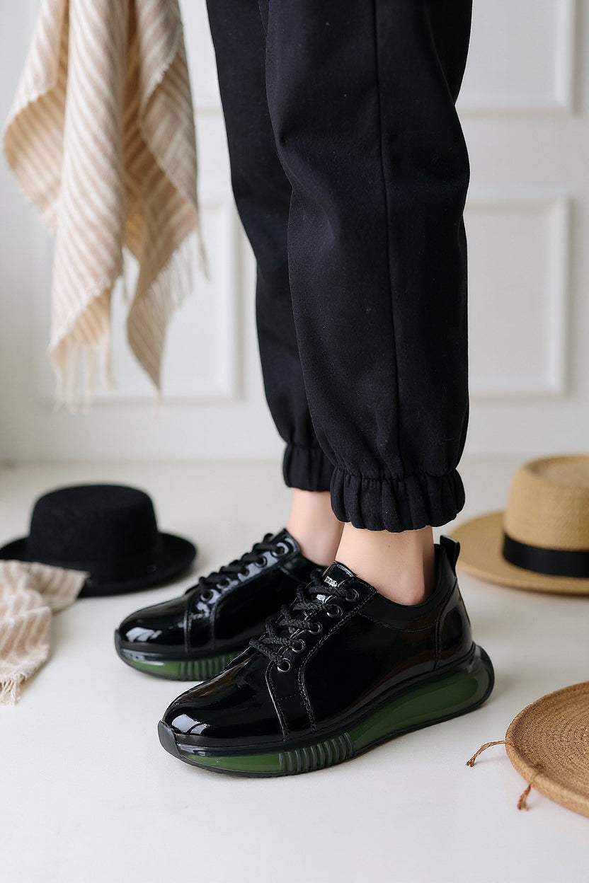 Piona Kadın Siyah Rugan Yeşil Tabanlı Bağcıklı Spor Ayakkabı