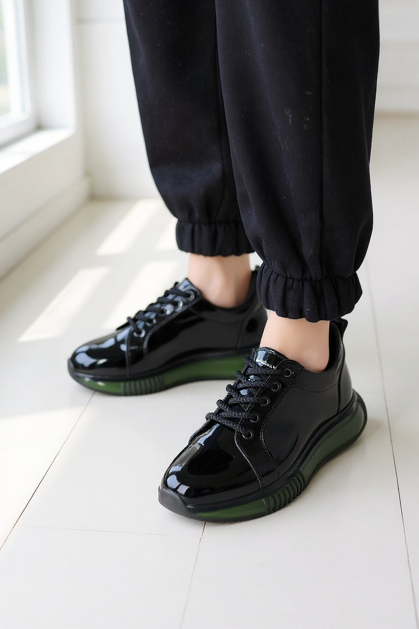 Piona Kadın Siyah Rugan Yeşil Tabanlı Bağcıklı Spor Ayakkabı