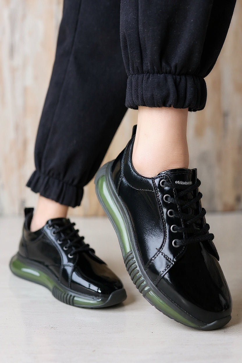 Piona Kadın Siyah Rugan Yeşil Tabanlı Bağcıklı Spor Ayakkabı