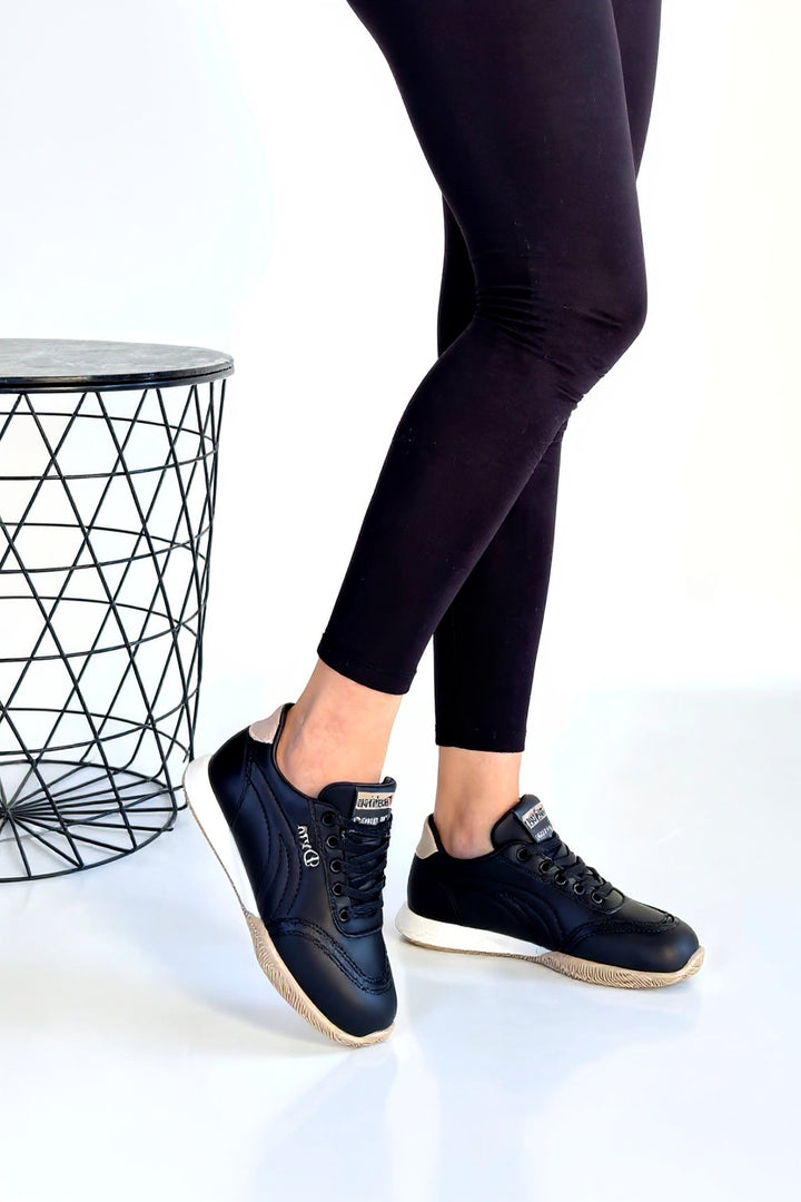 Tawen Kadın Siyah Bağcıklı Bej Tabanlı Spor Ayakkabı