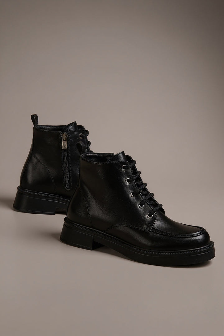 Tayone Siyah Kırışık Rugan Bağcıklı Fermuarlı Kadın Bot