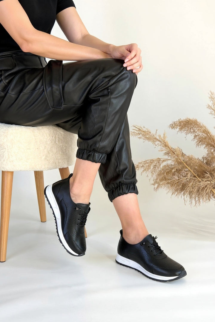 Tone Kadın Siyah Bağcıklı Spor Ayakkabı