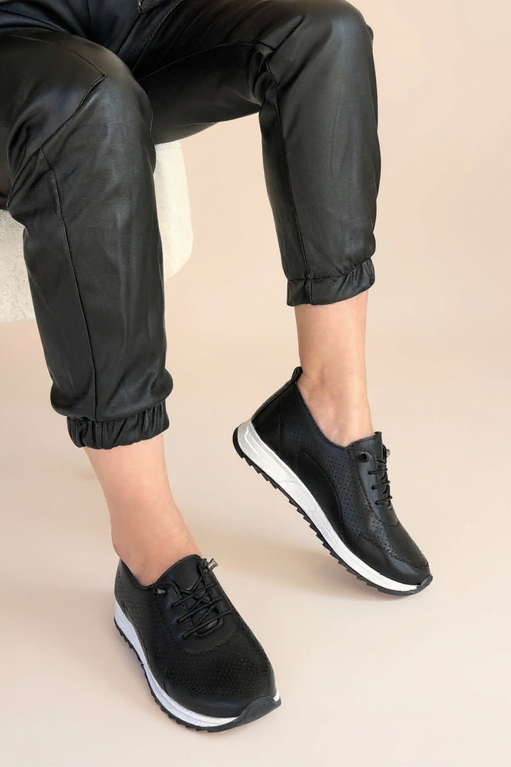 Tone Kadın Siyah Bağcıklı Spor Ayakkabı