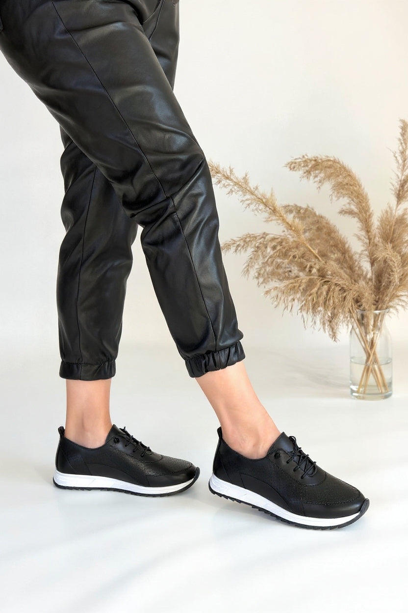 Tone Kadın Siyah Bağcıklı Spor Ayakkabı