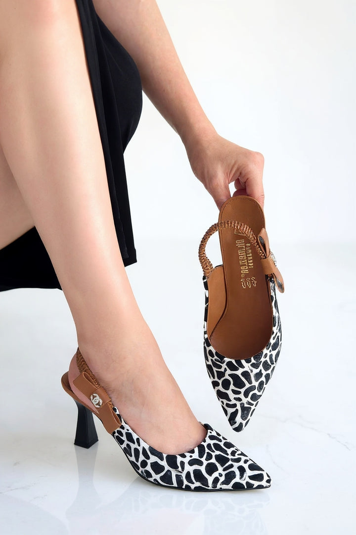 Toran Kadın Beyaz Rugan Siyah Süet Detaylı Topuklu Ayakkabı