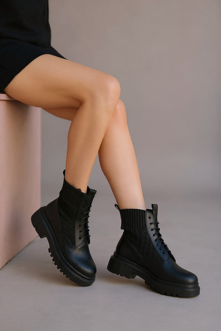 Utag Siyah Kadın Bağcıklı Bot