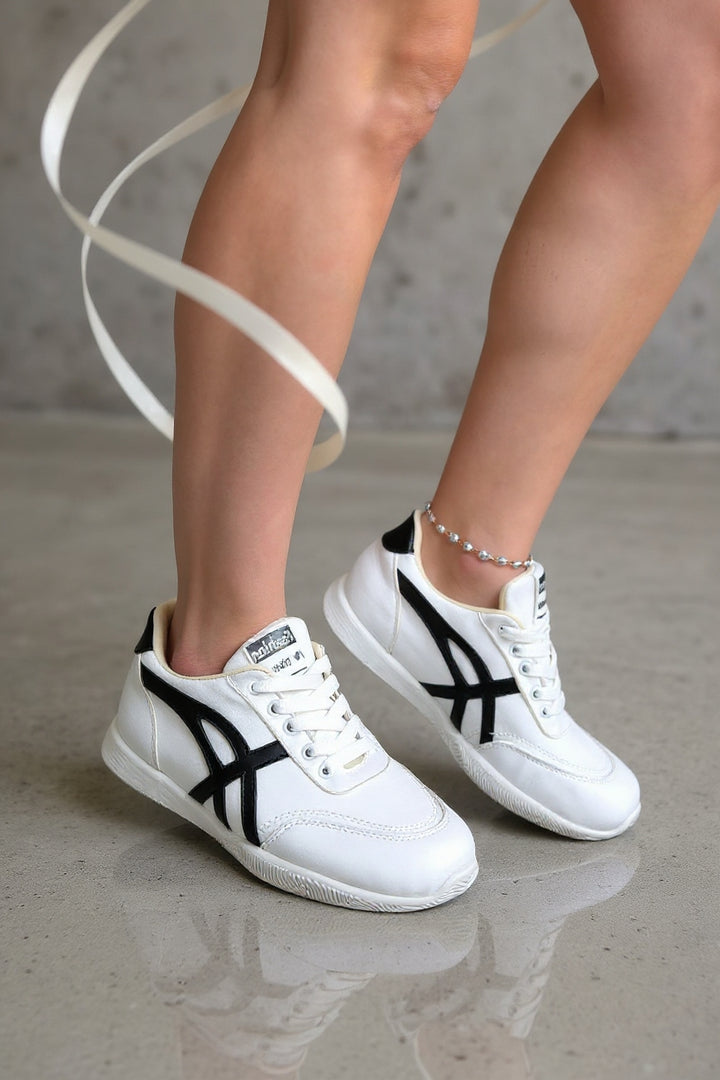 Zlay Kadın Beyaz Bağcıklı Siyah Desenli Spor Ayakkabı