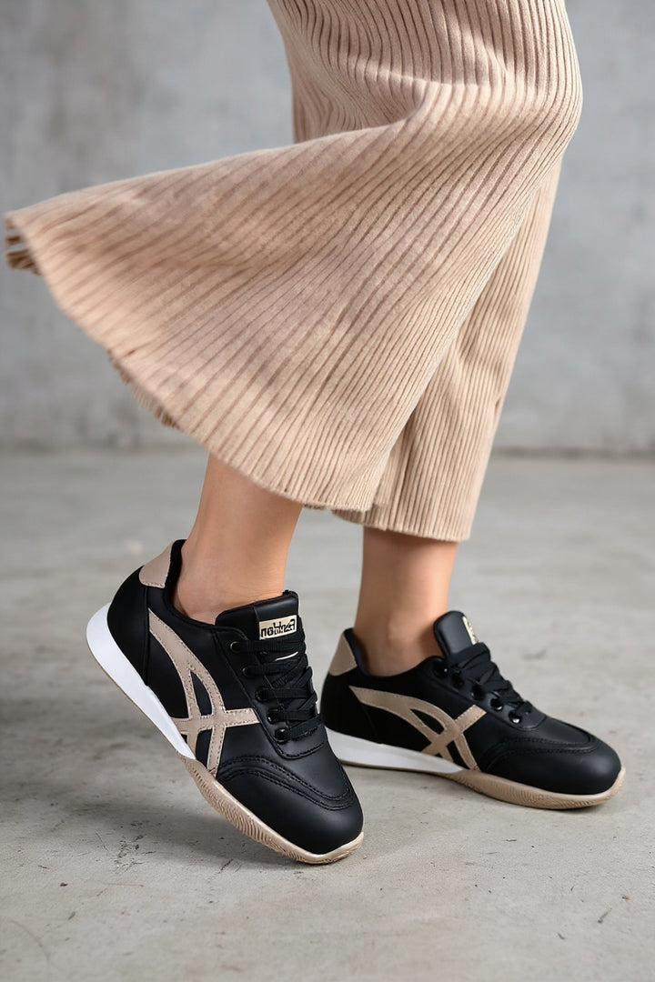 Zlay Kadın Siyah Bağcıklı Bej Desenli Spor Ayakkabı