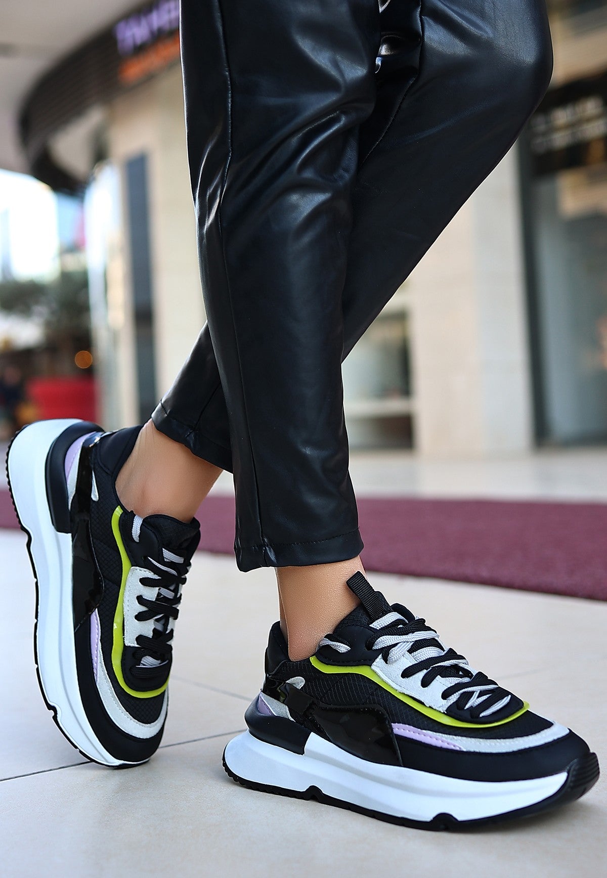 Aleh Kadın Siyah Lila Detaylı Çift Bağcıklı Spor Ayakkabı