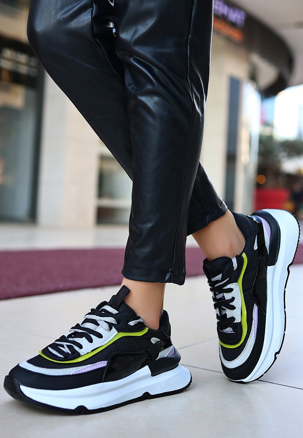 Aleh Kadın Siyah Lila Detaylı Çift Bağcıklı Spor Ayakkabı