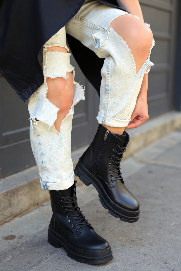 Allex Kadın Siyah Bağcıklı Topuklu Bot