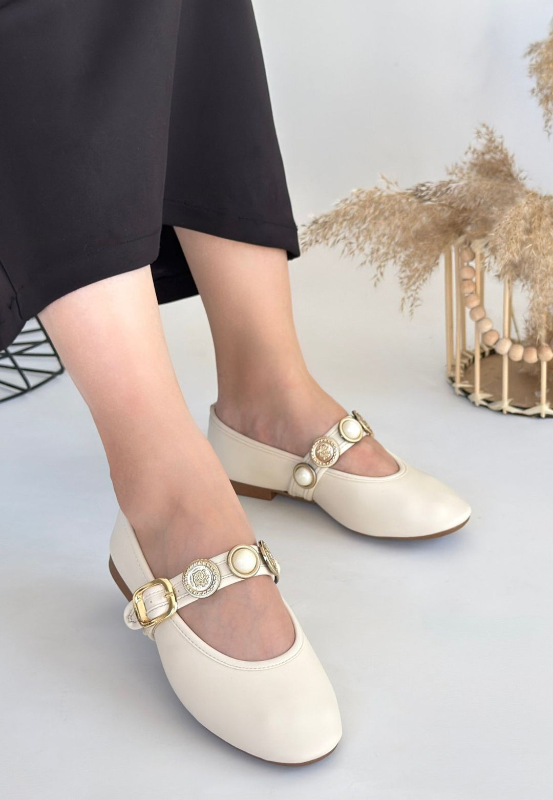 Atnis Kadın Bej Düğme Tokalı Babet Ayakkabı