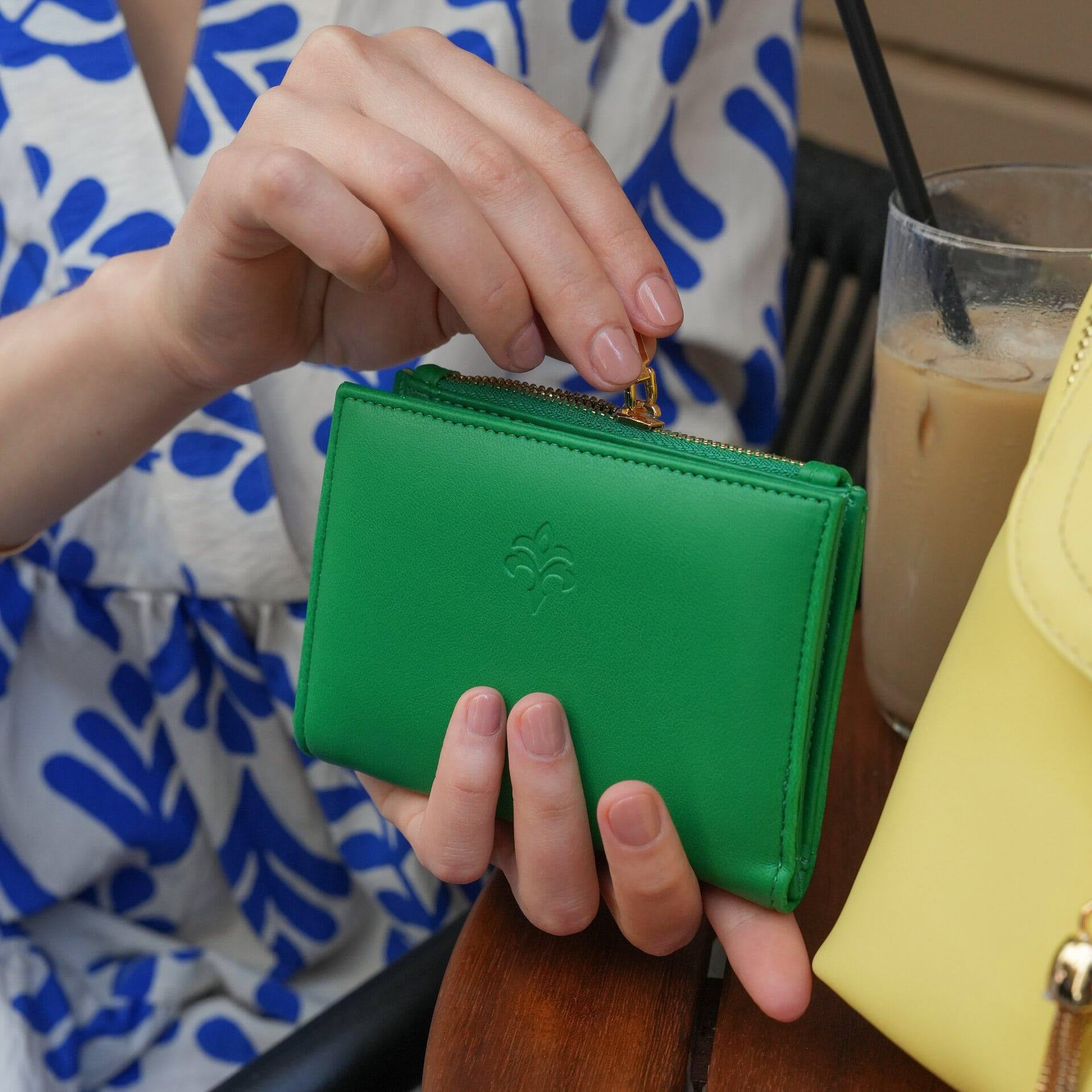 Attıs Kadın Bozuk Para Hazneli Mıknatıslı Cüzdanı