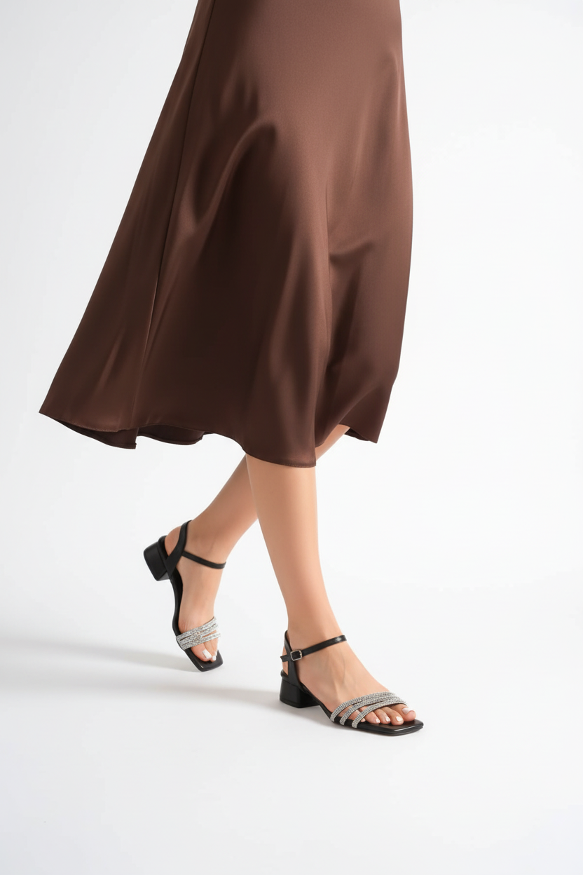 Belisse Kadın Siyah Taş Detaylı Kalın Topuklu Şık Sandalet