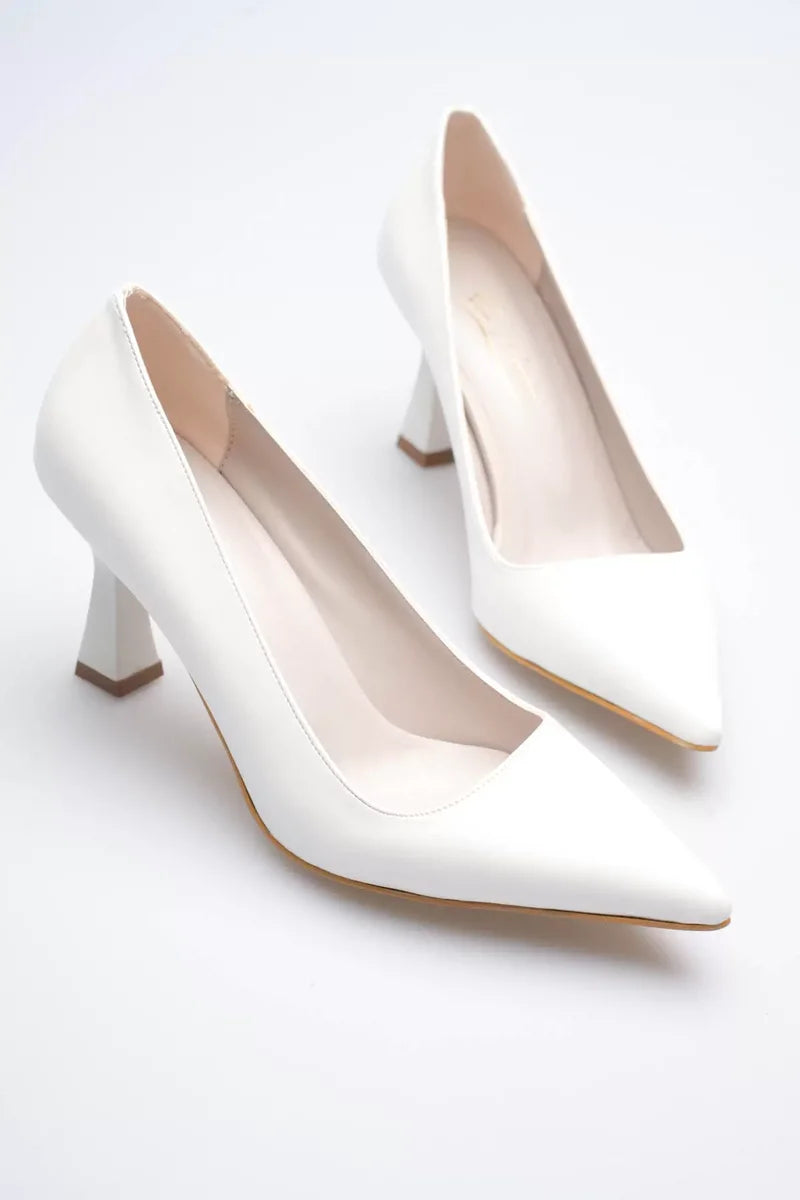 Lessa Beyaz Sivri Burun Orta Topuklu Kadın Stiletto TR20MS02B