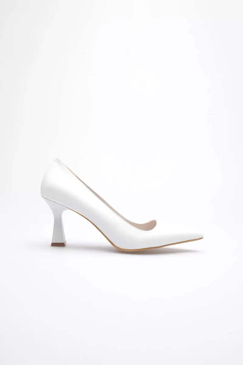 Lessa Beyaz Sivri Burun Orta Topuklu Kadın Stiletto TR20MS02B