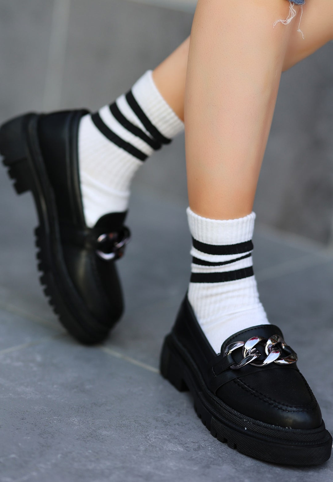 Biga Kadın Siyah Zincir Detaylı Babet Ayakkabı