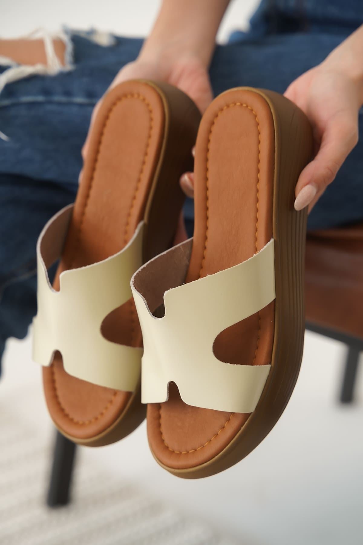 Borlina Kadın Hakiki Deri Bej Terlik