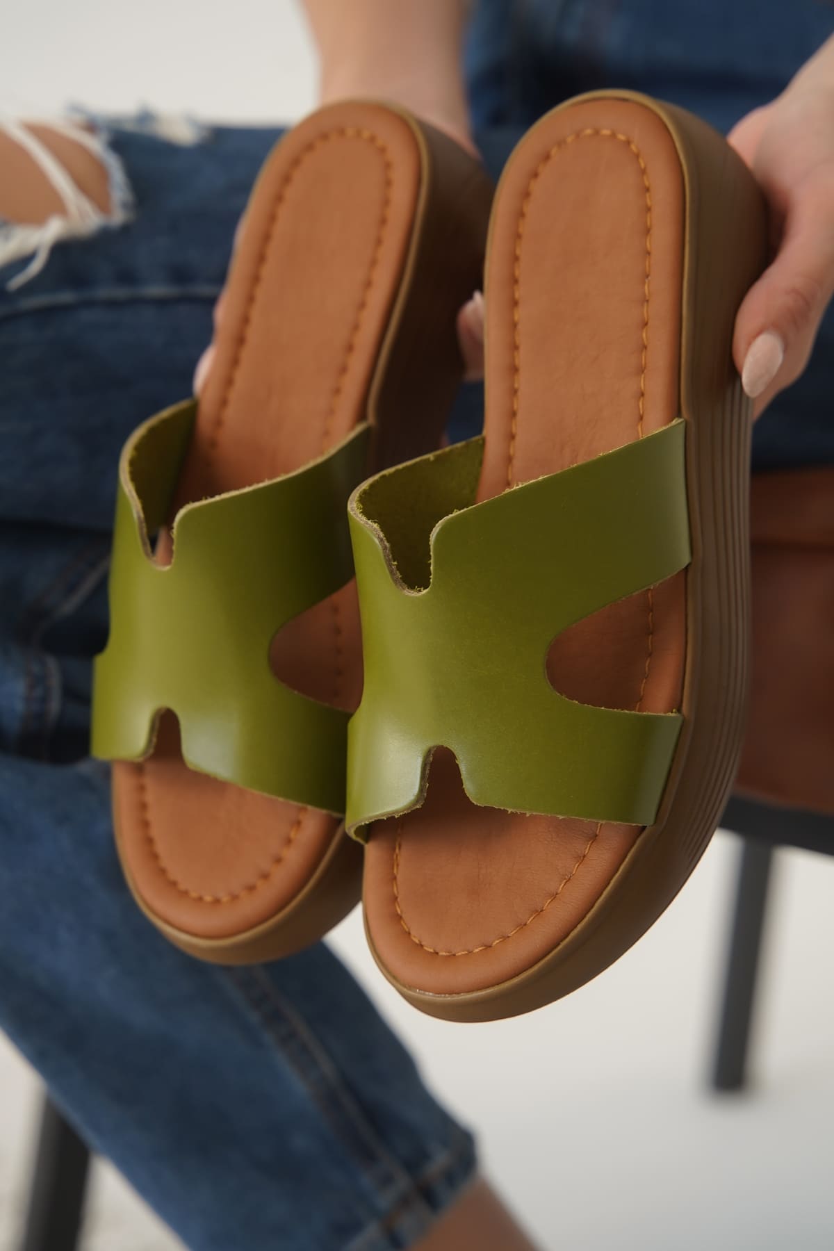 Borlina Kadın Hakiki Deri Haki Yeşili Terlik