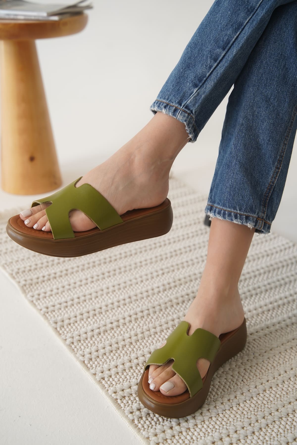 Borlina Kadın Hakiki Deri Haki Yeşili Terlik