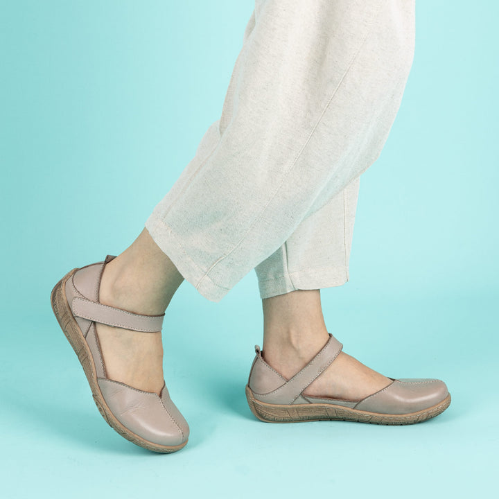 Carlis Kadın Hakiki Deri Koyu Taş Sandalet