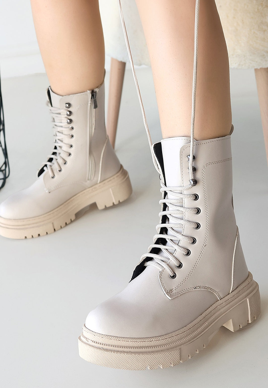 Caxa Kadın Bej Kalın Tabanlı Bağcıklı Bot