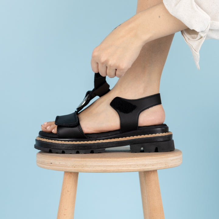 Cero Kadın Cırt Cırtlı Siyah Sandalet