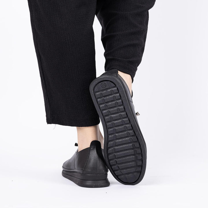 Clover Kadın Elastik Bağcıklı Günlük Siyah Ayakkabı