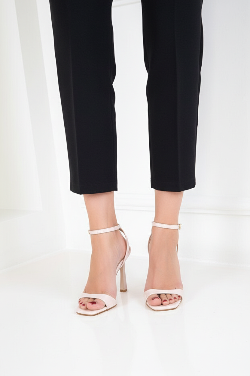 Jowin Kadın Bej Rugan Bilekten Kemerli Topuklu Ayakkabı