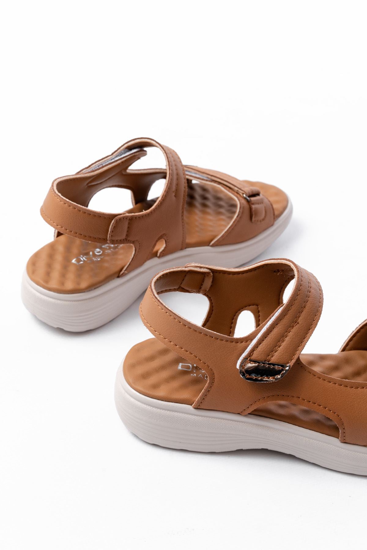 Tukep Taba Baret Cırtlı Dikişli Kadın Sandalet