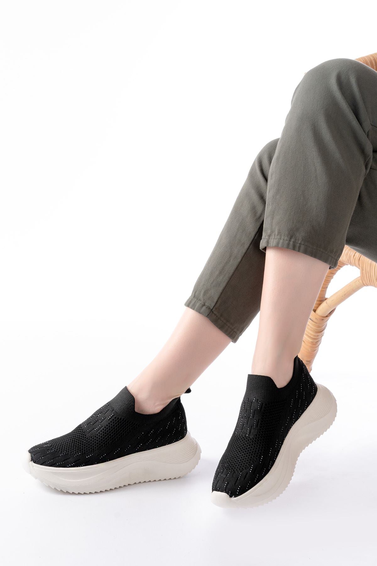 Lahotse Siyah Beyaz Fileli Faillant Taban Taş Aksesuarlı Spor Ayakkabı