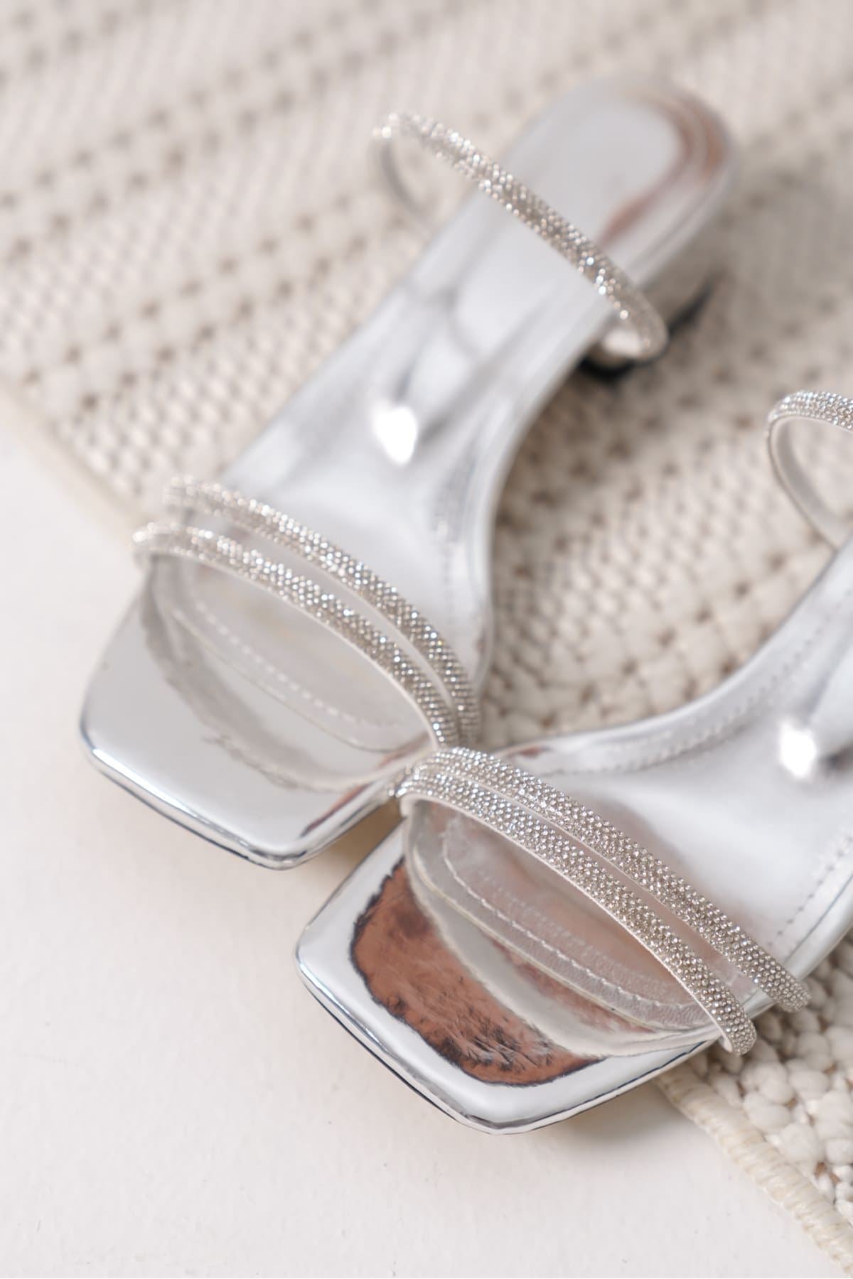 Emma Kadın Gümüş Taş Detaylı Kalın Topuklu Terlik