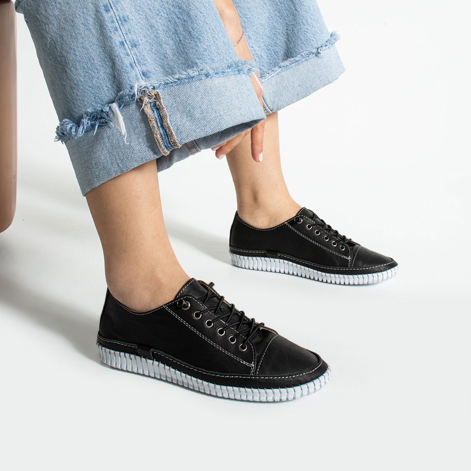 Endesa Kadın Hakiki Deri Siyah Beyaz Günlük Ayakkabı