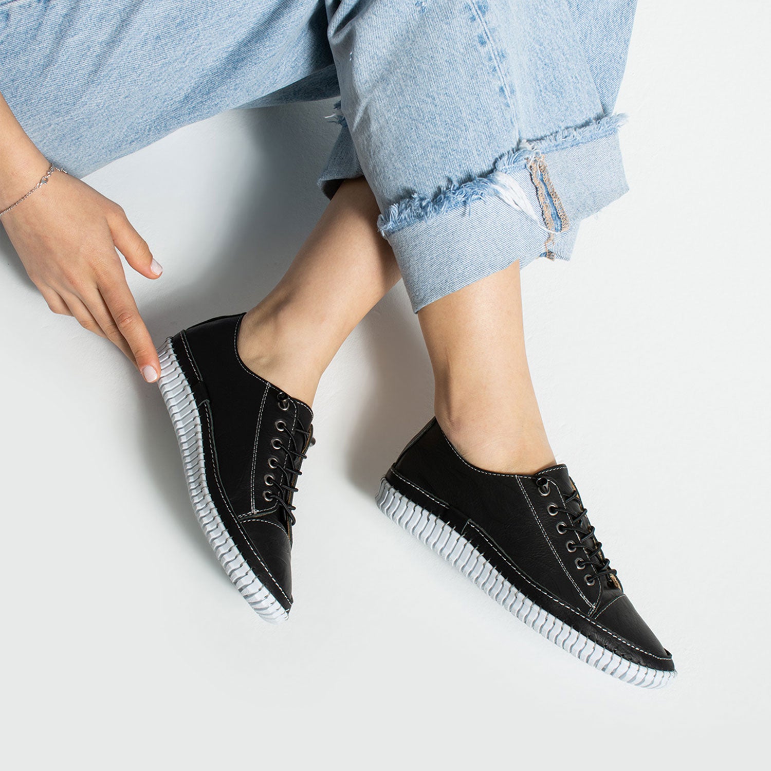 Endesa Kadın Hakiki Deri Siyah Beyaz Günlük Ayakkabı