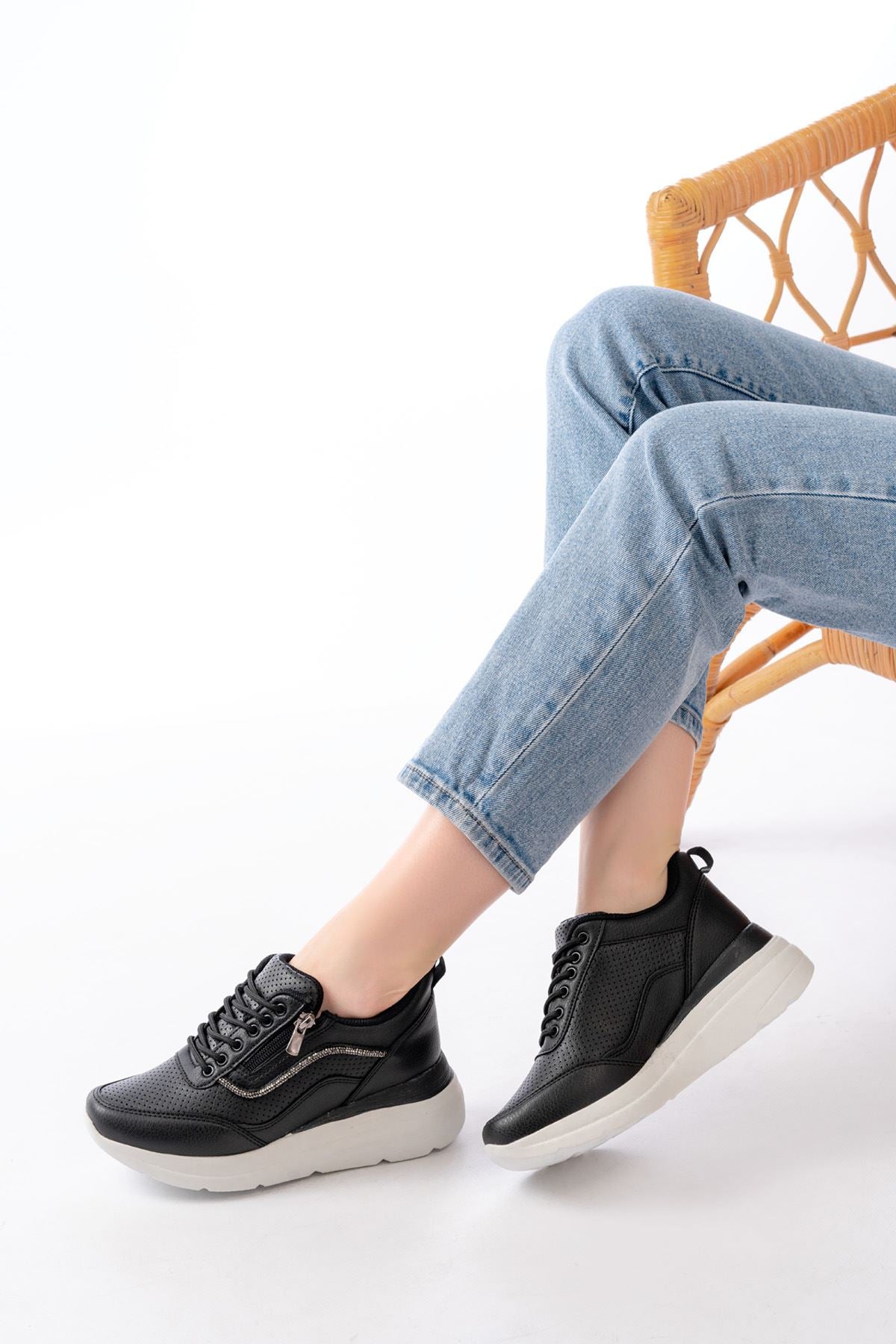 Liren Kadın Siyah Taş Aksesuarlı Spor Ayakkabı