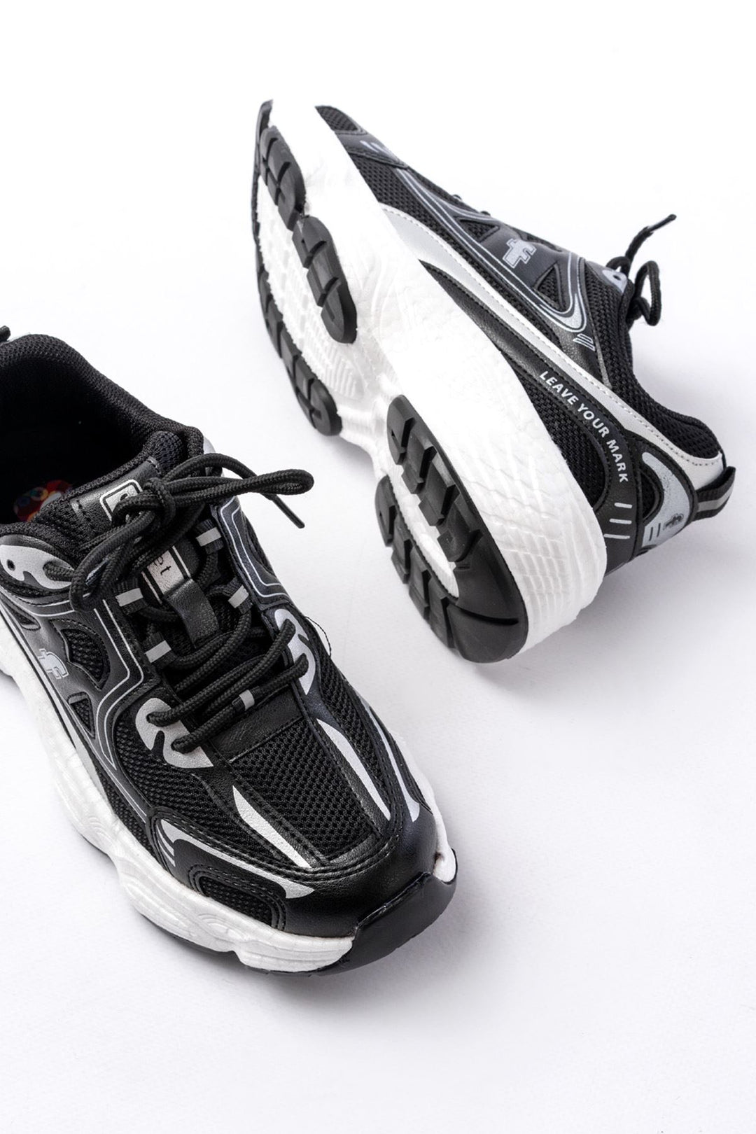 Bohenay Siyah Bağcıklı Beyaz Tabanlı Yazlık Spor Ayakkabı