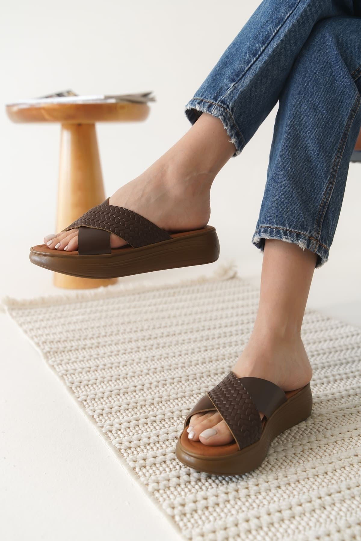 Fayn Kadın Örgü Desenli Hakiki Deri Acı Kahve Terlik